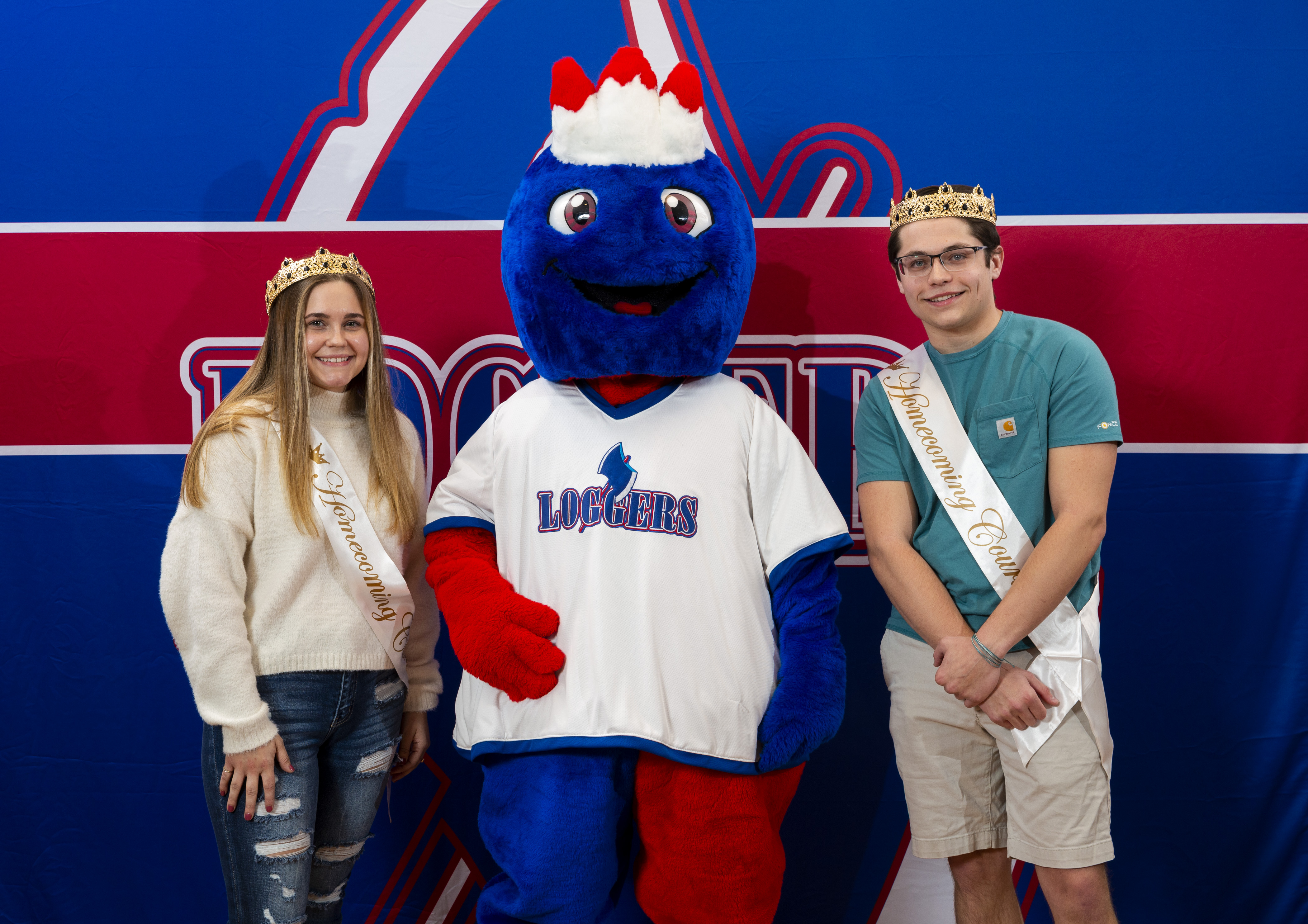 Hannah Williams, Linc the LLCC mascot, and Alex White pose for a photo.