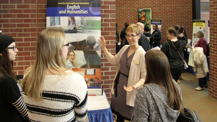 Professor talking to prospective students about English and humanities