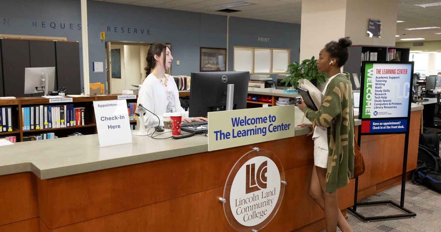 Student being greeted at The Learning Center welcome desk