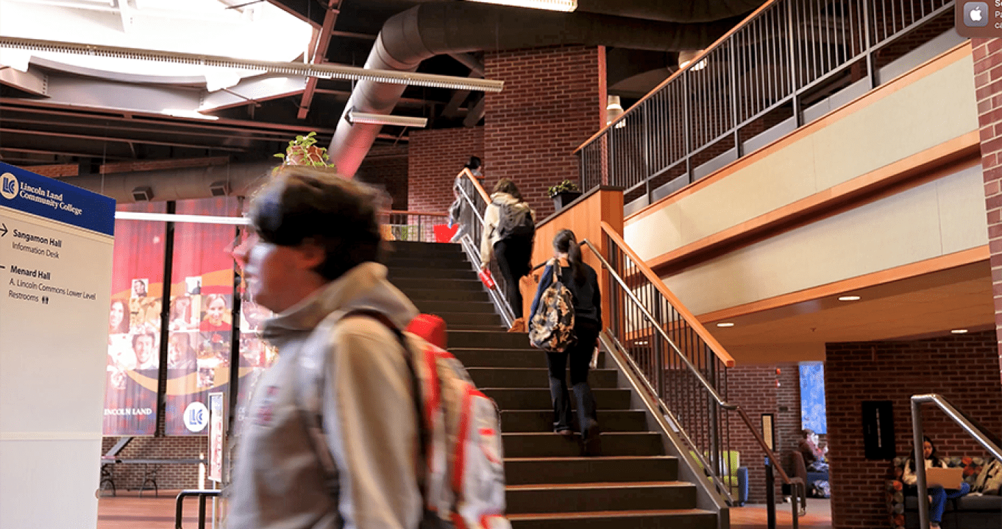 Students walking in A. Lincoln Commons