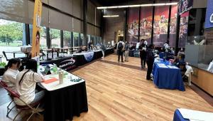 Students visiting employer exhibit tables in A. Lincoln Commons