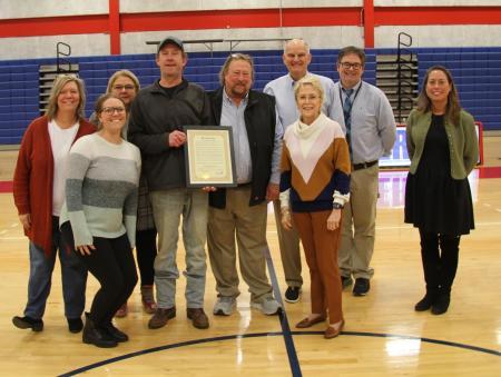 Melanie Dhabalt; Amy Dhabalt; Sheri Dhabalt; Dan Dhabalt; Rick Dhabalt; Ken Elmore, LLCC Board Chair; Dr. Charlotte Warren, LLCC President; Mark Holaway, LLCC Board Trustee; and Kathleen Alcorn, Deputy Mayor of Springfield